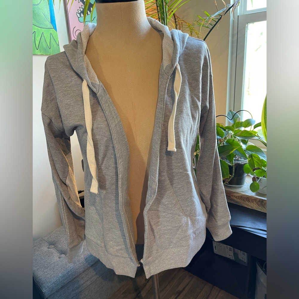 Gray sweatshirt